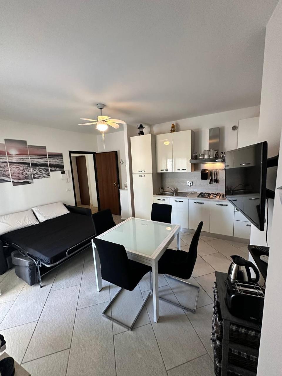 Un Passo Dal Mare Apartamento Nettuno Exterior foto